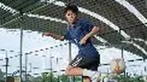 “纽卡激战热刺2-2平！罗梅罗双响秀绝技，戈登点球定江山！”